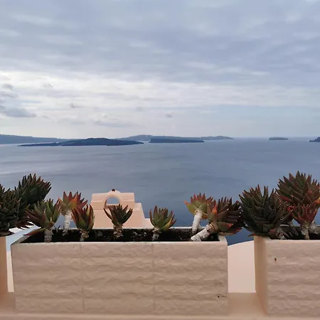 Grand Canava Oia