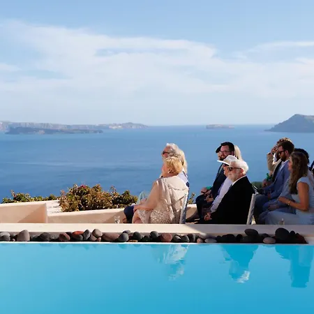 Grand Canava Oia