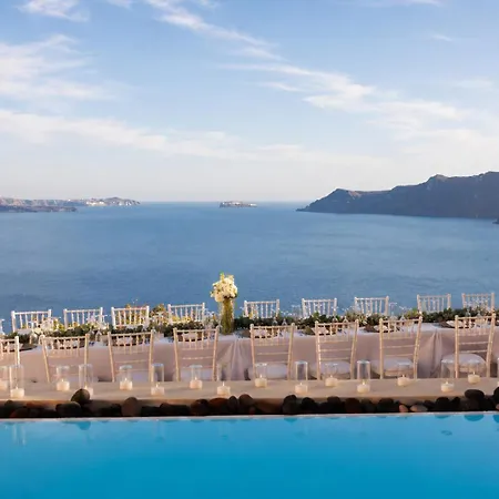 Grand Canava Oia